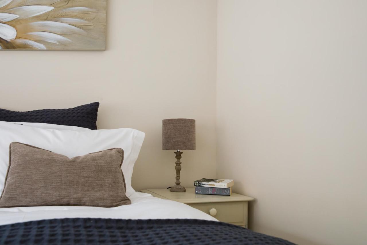 'Orchard Croft Lodge - Chichester', Book-Direct, New Home 1,367 Sq' Ft' , Can Sleep 8 On Request , Split & Link 'Super King' Size Beds, Free Wi-Fi, Sky Tv & Sky Sports, 9 - Minutes From West Wittering Beach, Very Quiet Location, Dog Friendly Екстериор снимка