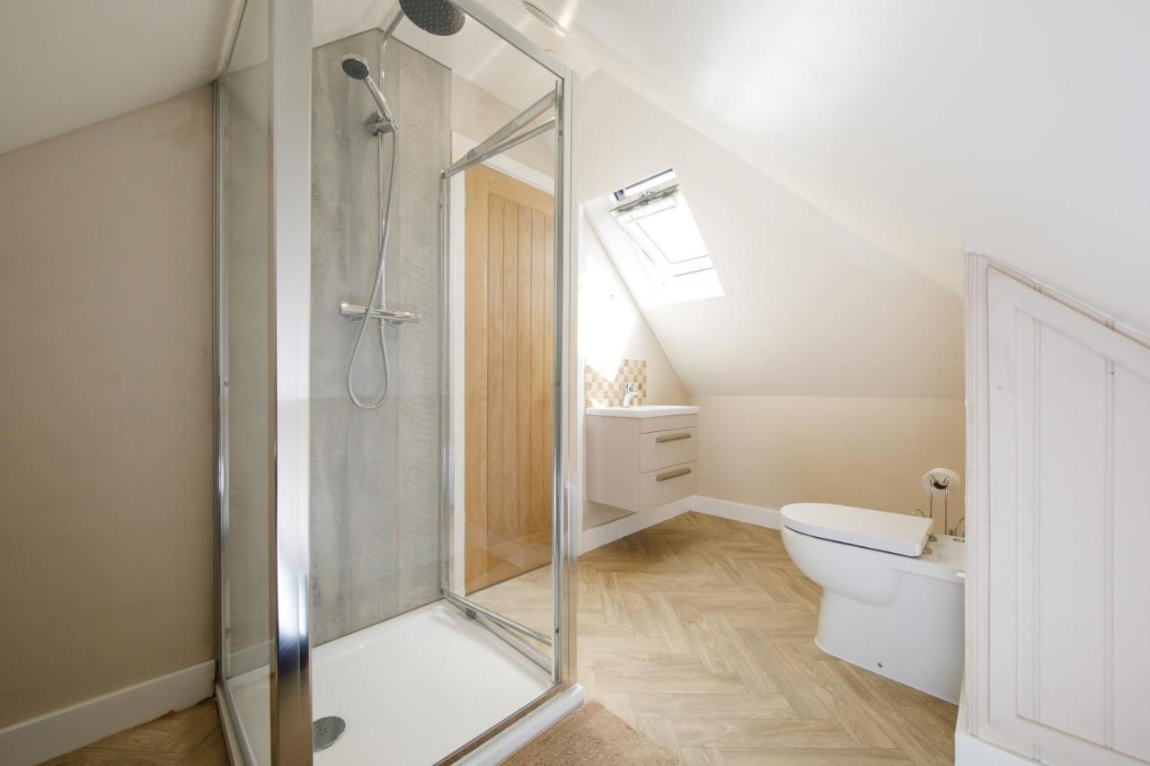 'Orchard Croft Lodge - Chichester', Book-Direct, New Home 1,367 Sq' Ft' , Can Sleep 8 On Request , Split & Link 'Super King' Size Beds, Free Wi-Fi, Sky Tv & Sky Sports, 9 - Minutes From West Wittering Beach, Very Quiet Location, Dog Friendly Екстериор снимка