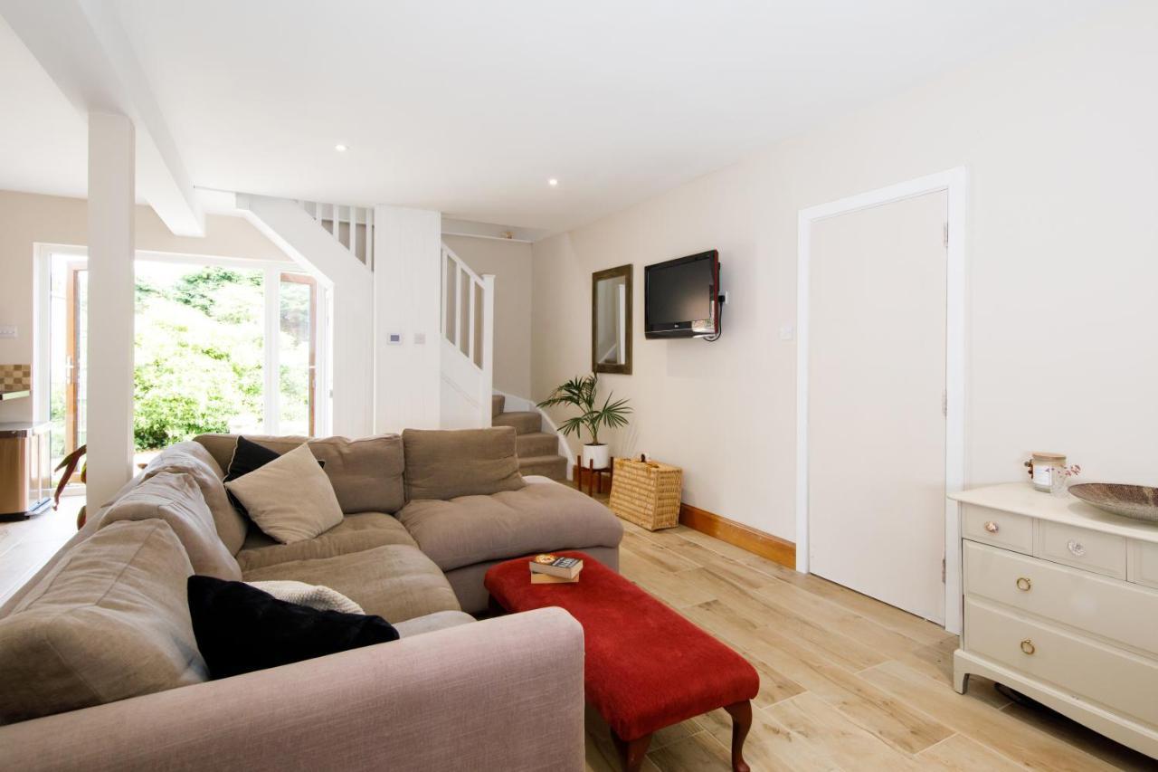 'Orchard Croft Lodge - Chichester', Book-Direct, New Home 1,367 Sq' Ft' , Can Sleep 8 On Request , Split & Link 'Super King' Size Beds, Free Wi-Fi, Sky Tv & Sky Sports, 9 - Minutes From West Wittering Beach, Very Quiet Location, Dog Friendly Екстериор снимка