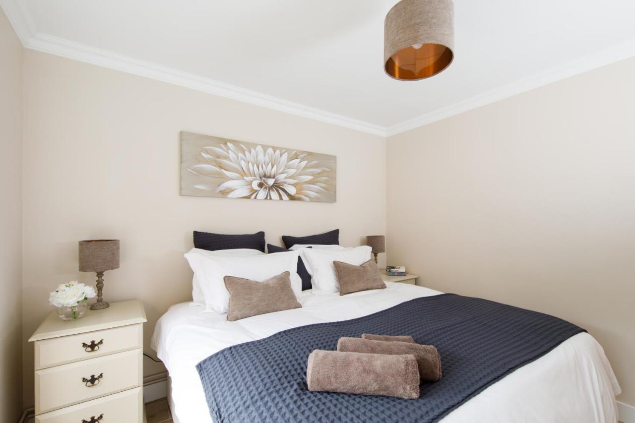 'Orchard Croft Lodge - Chichester', Book-Direct, New Home 1,367 Sq' Ft' , Can Sleep 8 On Request , Split & Link 'Super King' Size Beds, Free Wi-Fi, Sky Tv & Sky Sports, 9 - Minutes From West Wittering Beach, Very Quiet Location, Dog Friendly Екстериор снимка