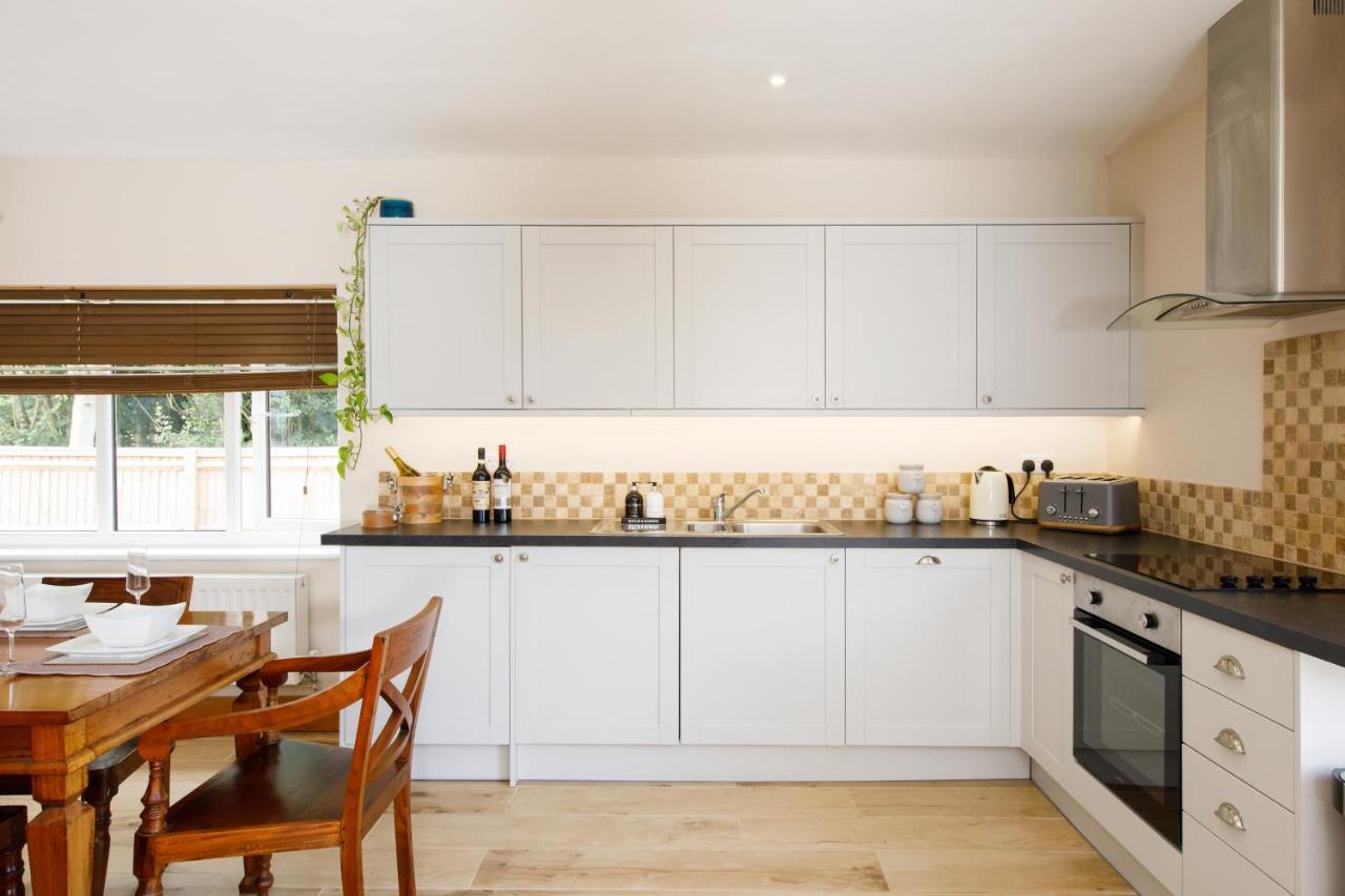 'Orchard Croft Lodge - Chichester', Book-Direct, New Home 1,367 Sq' Ft' , Can Sleep 8 On Request , Split & Link 'Super King' Size Beds, Free Wi-Fi, Sky Tv & Sky Sports, 9 - Minutes From West Wittering Beach, Very Quiet Location, Dog Friendly Екстериор снимка