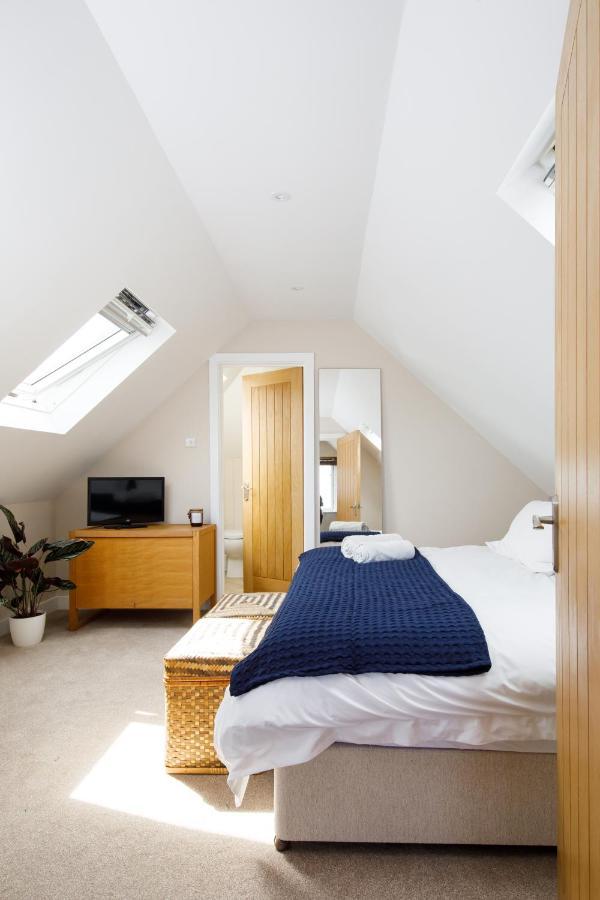 'Orchard Croft Lodge - Chichester', Book-Direct, New Home 1,367 Sq' Ft' , Can Sleep 8 On Request , Split & Link 'Super King' Size Beds, Free Wi-Fi, Sky Tv & Sky Sports, 9 - Minutes From West Wittering Beach, Very Quiet Location, Dog Friendly Екстериор снимка