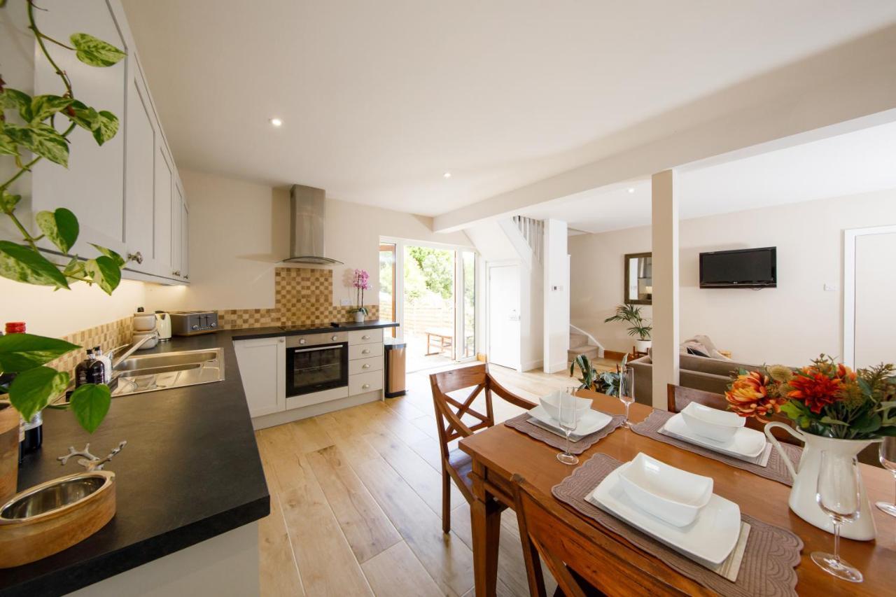 'Orchard Croft Lodge - Chichester', Book-Direct, New Home 1,367 Sq' Ft' , Can Sleep 8 On Request , Split & Link 'Super King' Size Beds, Free Wi-Fi, Sky Tv & Sky Sports, 9 - Minutes From West Wittering Beach, Very Quiet Location, Dog Friendly Екстериор снимка