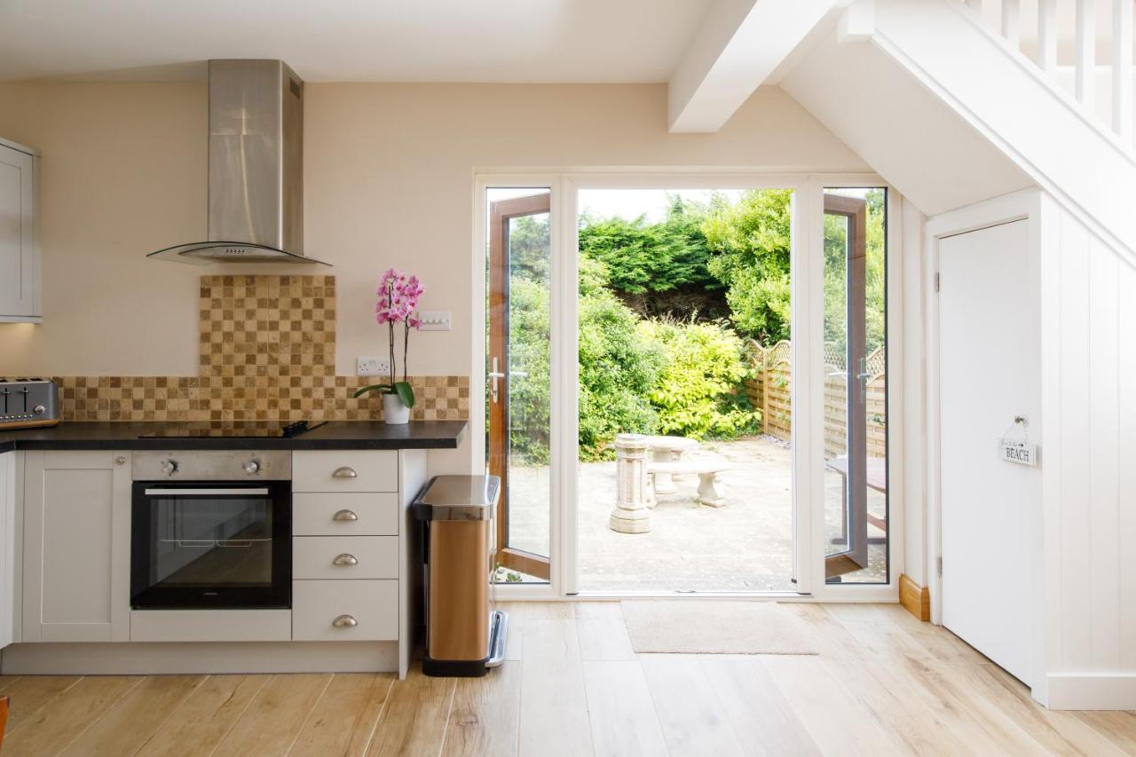 'Orchard Croft Lodge - Chichester', Book-Direct, New Home 1,367 Sq' Ft' , Can Sleep 8 On Request , Split & Link 'Super King' Size Beds, Free Wi-Fi, Sky Tv & Sky Sports, 9 - Minutes From West Wittering Beach, Very Quiet Location, Dog Friendly Екстериор снимка