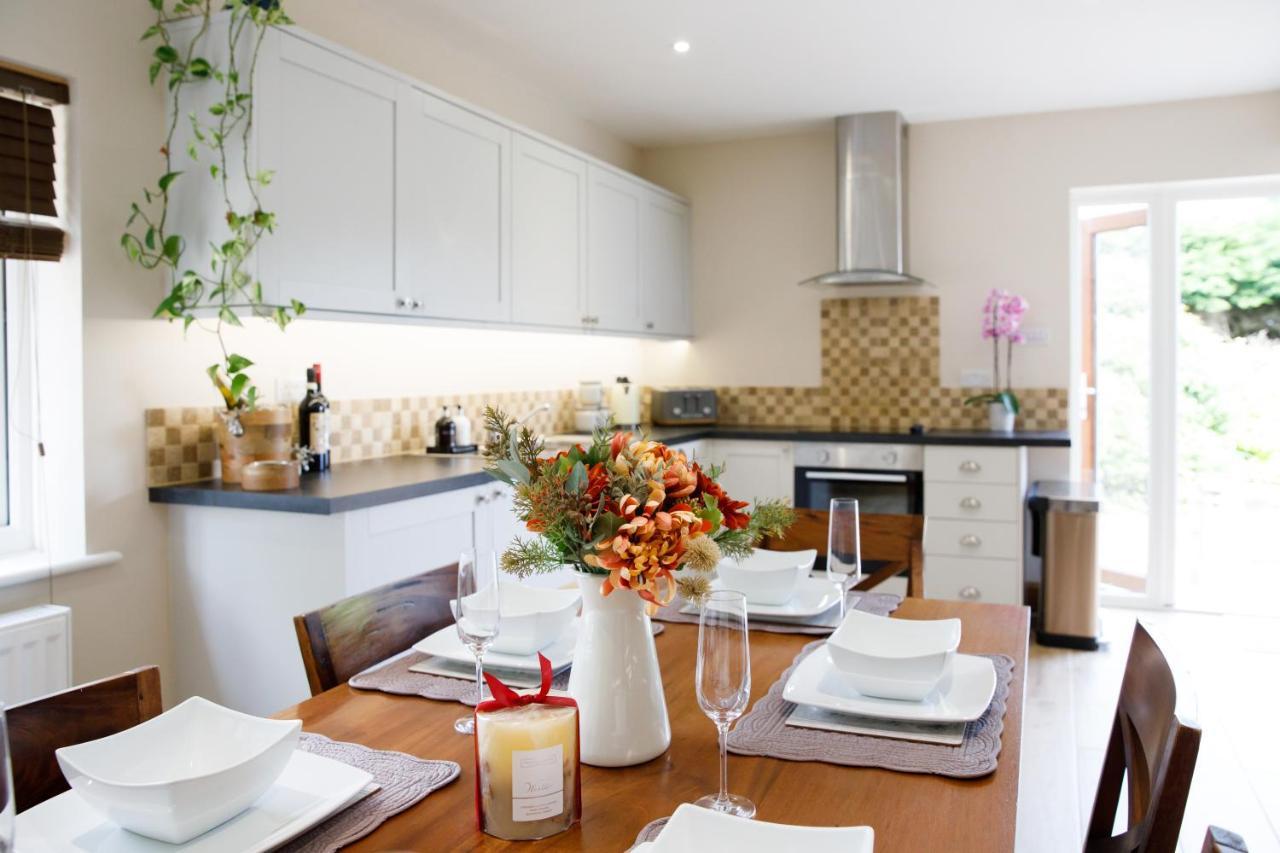 'Orchard Croft Lodge - Chichester', Book-Direct, New Home 1,367 Sq' Ft' , Can Sleep 8 On Request , Split & Link 'Super King' Size Beds, Free Wi-Fi, Sky Tv & Sky Sports, 9 - Minutes From West Wittering Beach, Very Quiet Location, Dog Friendly Екстериор снимка