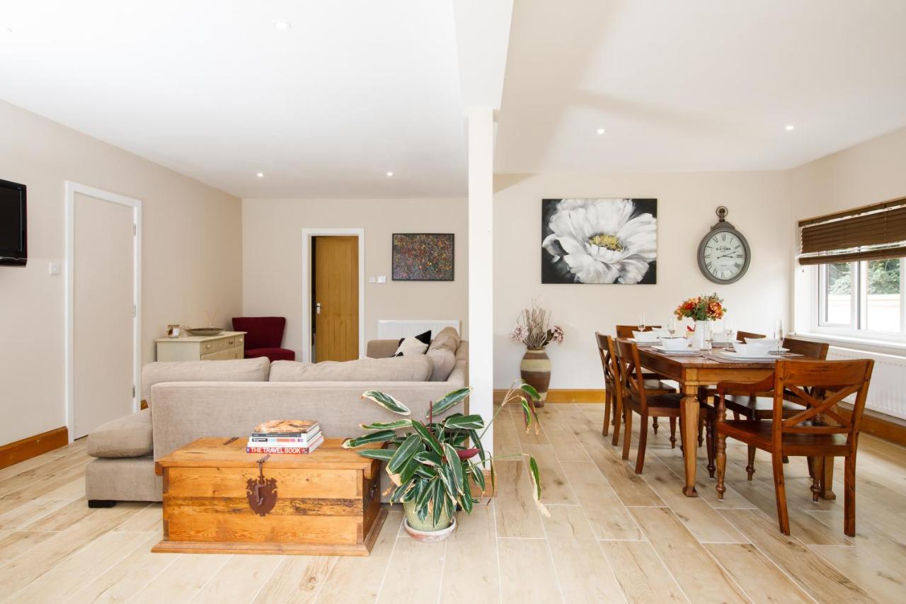'Orchard Croft Lodge - Chichester', Book-Direct, New Home 1,367 Sq' Ft' , Can Sleep 8 On Request , Split & Link 'Super King' Size Beds, Free Wi-Fi, Sky Tv & Sky Sports, 9 - Minutes From West Wittering Beach, Very Quiet Location, Dog Friendly Екстериор снимка